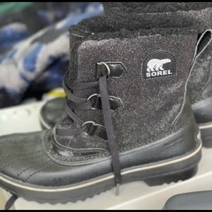 Beautiful black with sparkle NEVER worn Sorel winter boots